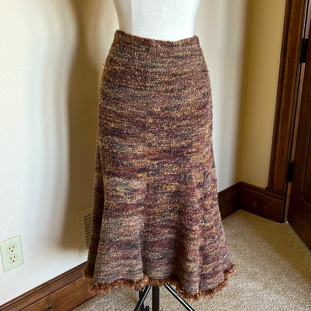Beautifully shaped pull on skirt